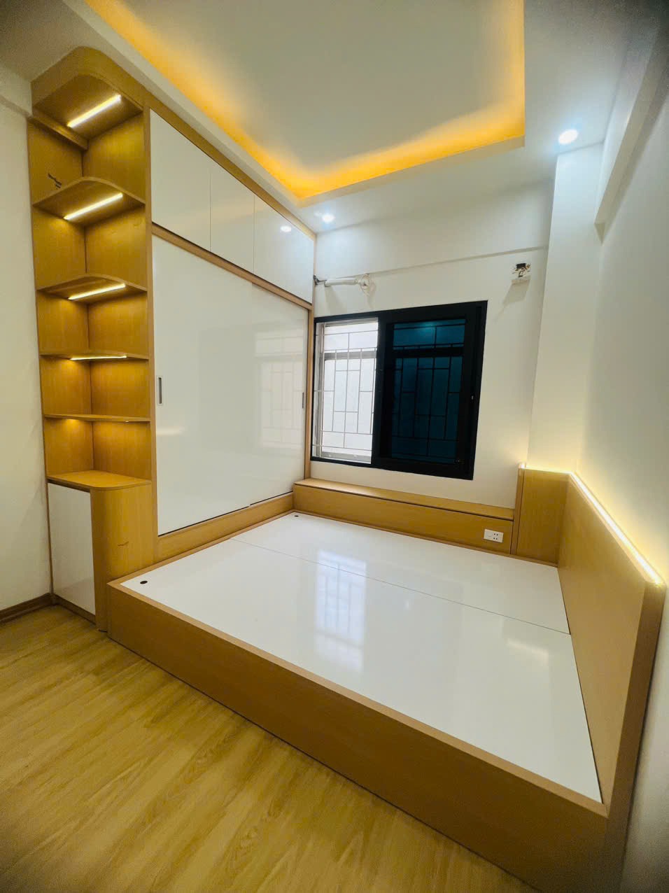 Bán Căn Hộ 3PN Linh Đàm - 68m2 Full Nội Thất - Giá 3.9 Tỷ