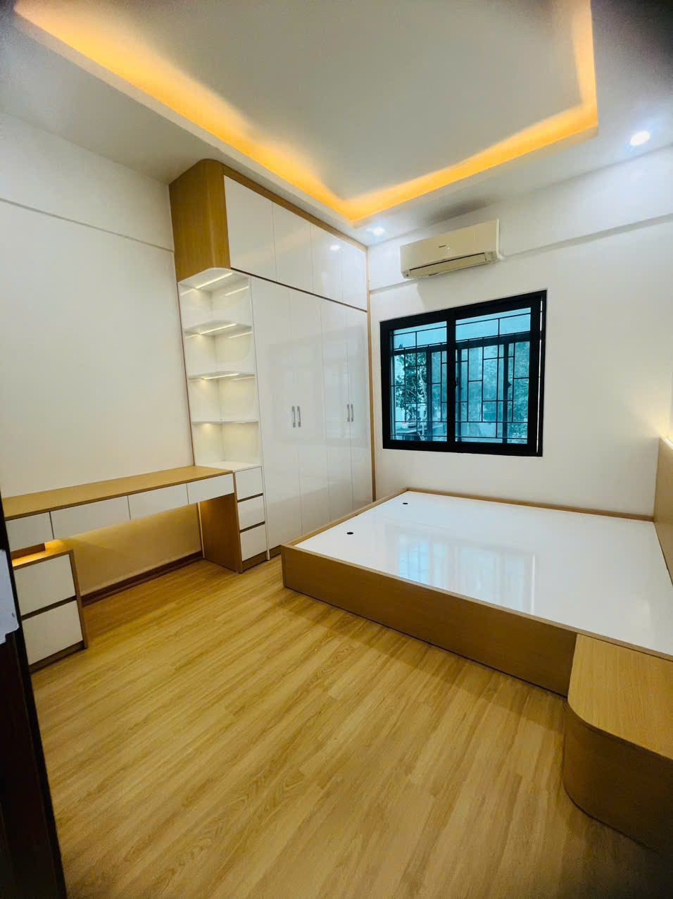 Bán Căn Hộ 3PN Linh Đàm - 68m2 Full Nội Thất - Giá 3.9 Tỷ