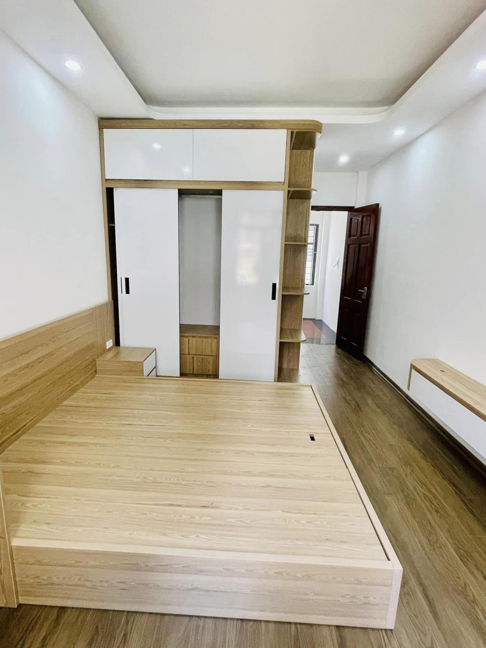 Nhà 5 Tầng Mặt Ngõ Quang Trung, Hà Đông: Giá 6 Tỷ - Gần Phố, Oto Đỗ