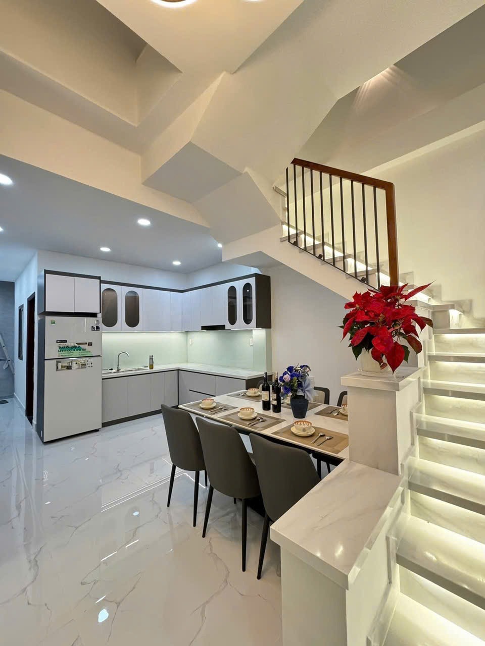 Bán nhà mặt tiền Trương Thị Hoa, Gò Vấp - 4x20, 3PN, Nội Thất Cao Cấp - 6.25 Tỷ