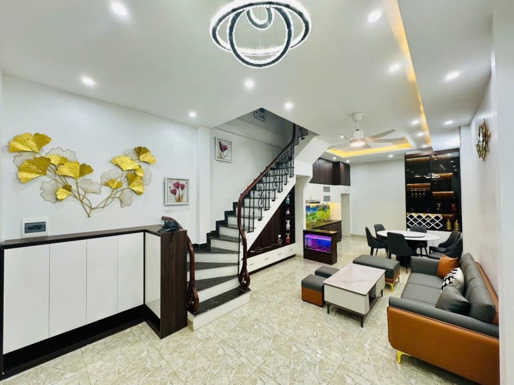 Nhà Đẹp Phương Mai - Ô Tô Đỗ Cửa, Thoáng Sáng, Sân Rộng - Giá Tốt