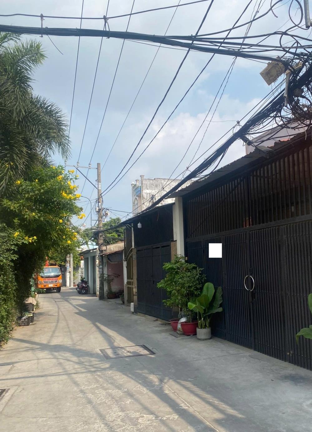 Nhà Phố Quận 12 - 3 Lầu, 168m2, Hẻm Xe Tải - Giá 54tr/m2