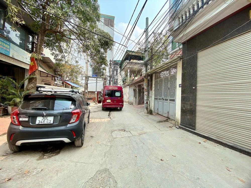 Bán Đất tặng Nhà Cấp 4 Hoàng Mai, DT 60m2, Giá 6 Tỷ - Vị Trí Đẹp, Đầu Tư Sinh Lợi