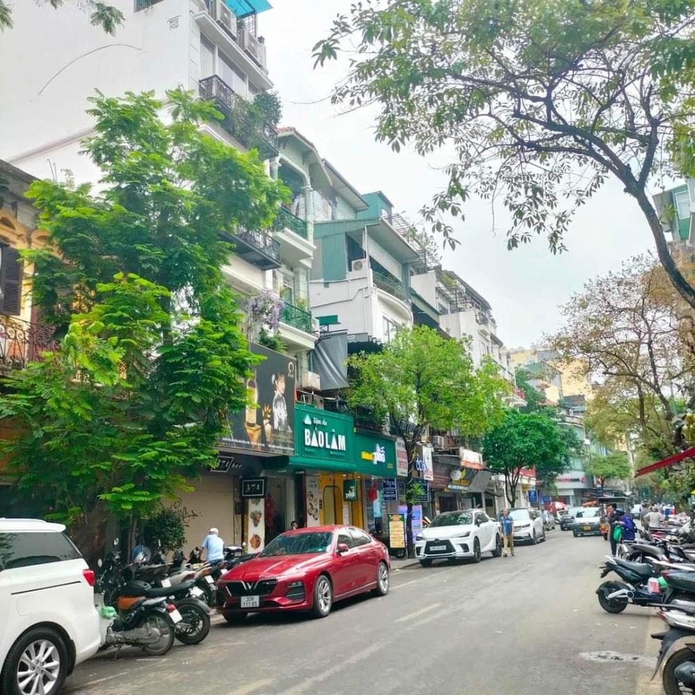 Bán nhà mặt phố Hàng Chiếu - 97m² * 4 Tầng - Giá 6.2 Tỷ - Sổ Đỏ Riêng - Giao Dịch Ngay
