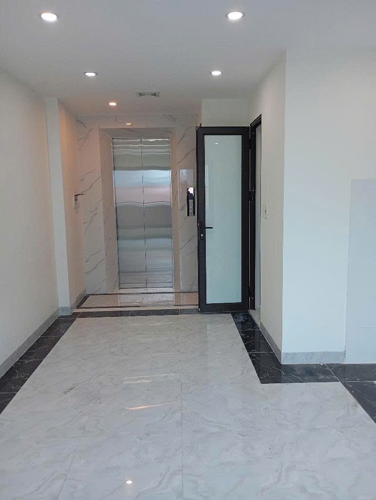 Nhà Mới Xây 7 Tầng, Thang Máy, Gần Hồ Tây, Lạc Long Quân