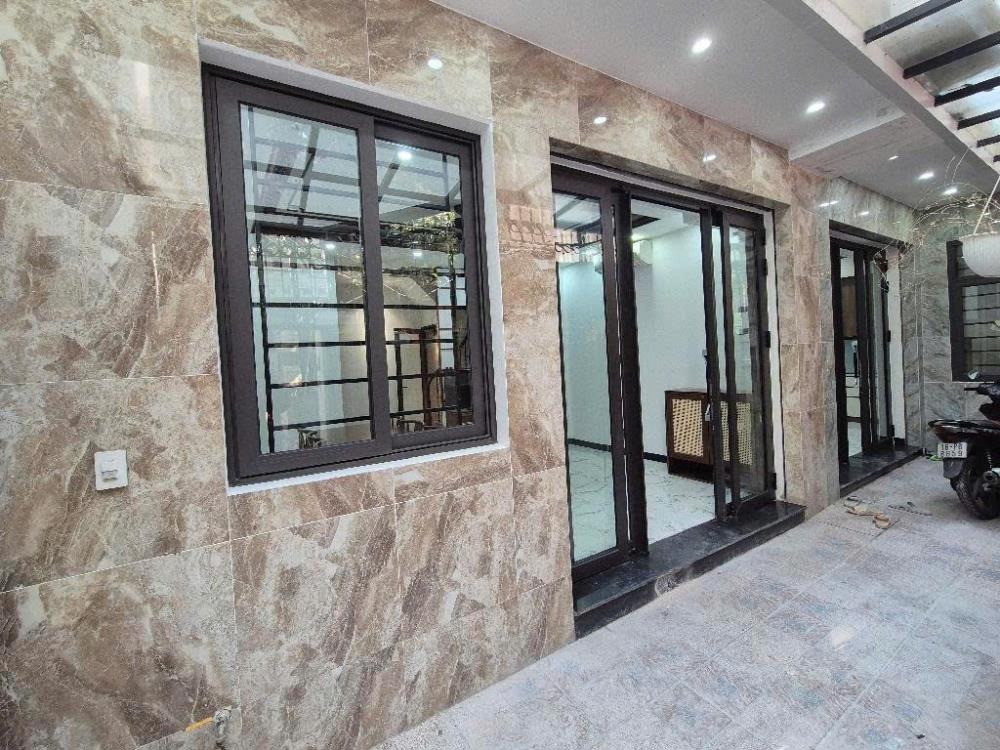 Nhà đẹp Võng Thị - 6 tầng, thang máy, 47m² - View Hồ Tây - Giá 10 tỷ