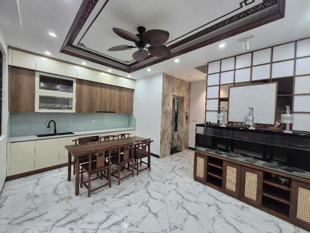 Nhà đẹp Võng Thị - 6 tầng, thang máy, 47m² - View Hồ Tây - Giá 10 tỷ