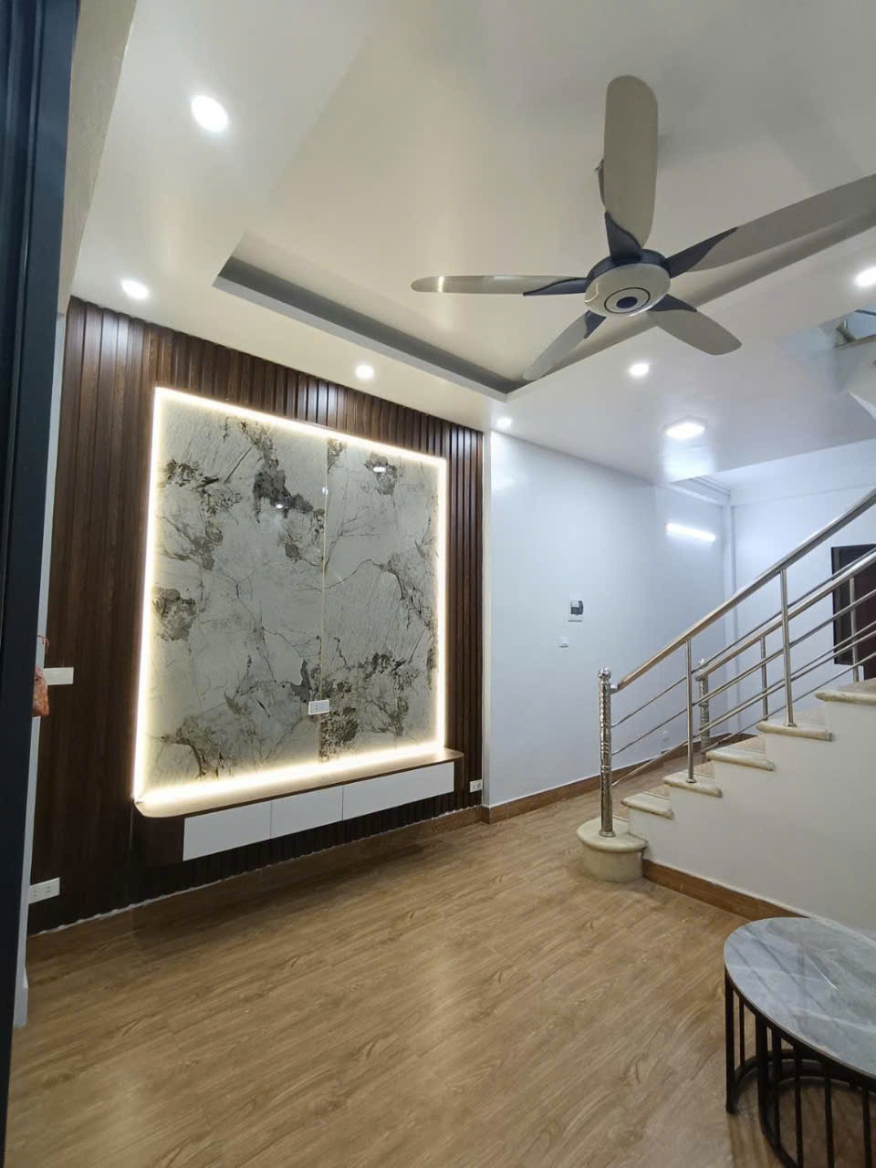 Nhà phố Đông Thiên, Vĩnh Hưng - 35m2, 5.86 tỷ - Ô tô gần nhà