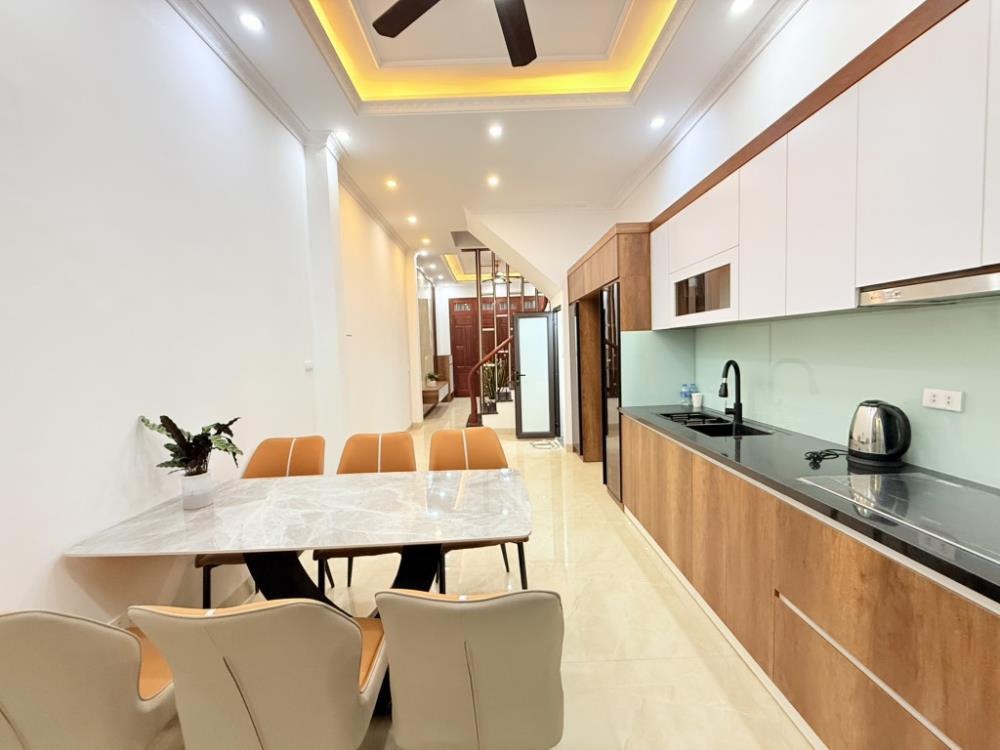 Bán nhà phố Vũ Hữu - 4 tầng, 2 mặt thoáng, gần tiện ích
