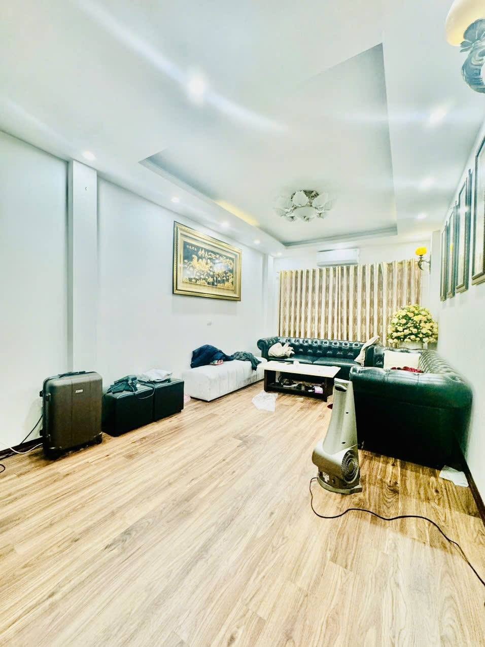 Nhà Đẹp Thanh Xuân: 8 Tỷ - 45m2 x 5 Tầng - Ô Tô Đỗ Cửa - Gần Royal City