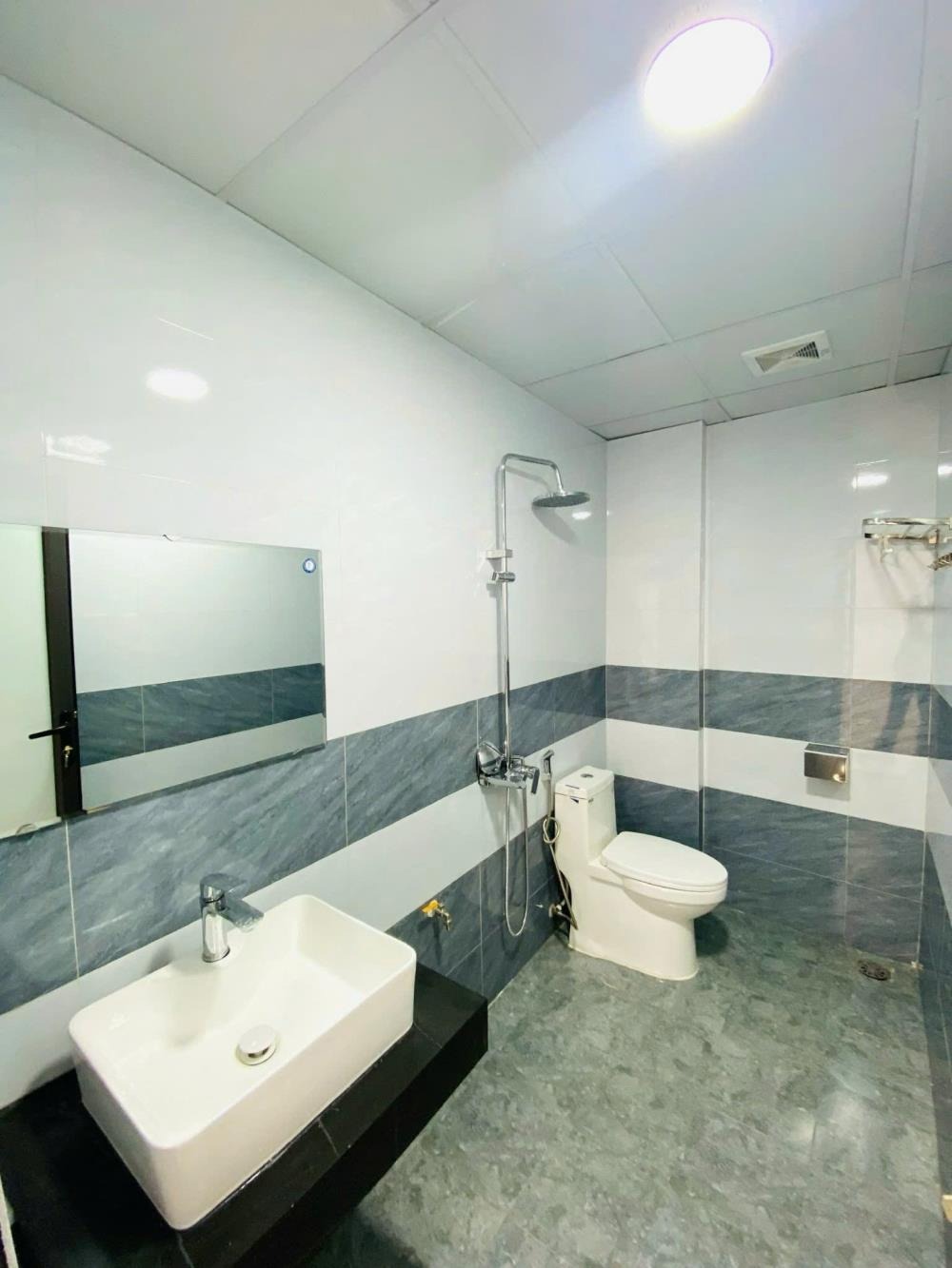 Nhà Mới 5 Tầng Đại Mỗ - Giá 5.6 Tỷ - Ô Tô Đỗ Cửa