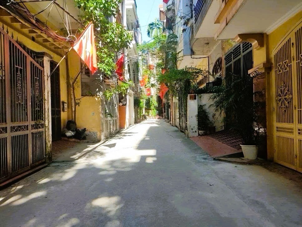 Bán Nhà Phân Lô Ô Tô Vào Nhà - Hoàng Quốc Việt - Cầu Giấy - Giá 17.8 Tỷ