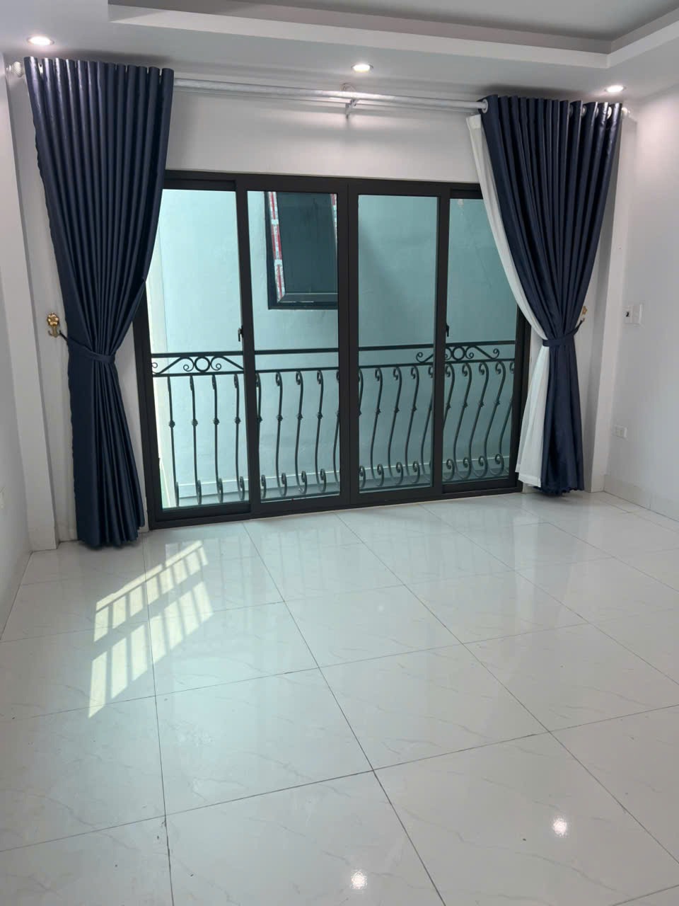 Nhà 5 Tầng Lô Góc Vạn Phúc Hà Đông - Thiết Kế Hiện Đại, Giá 6.5 Tỷ