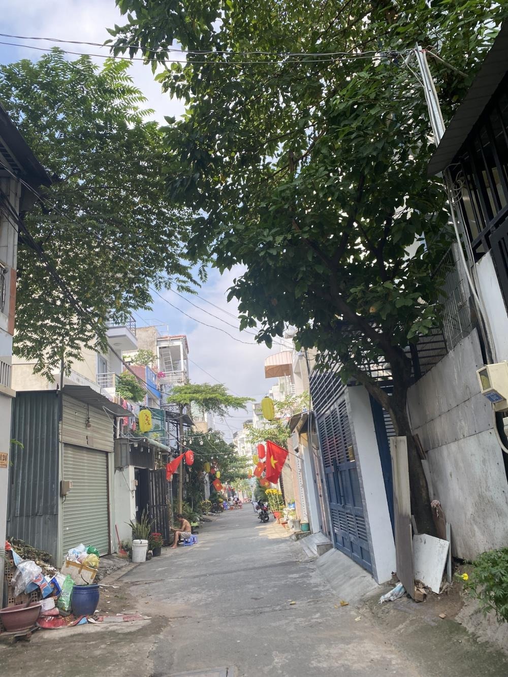 Bán Nhà 3 Tầng Phú Hữu - Hẻm Xe Hơi, Gần Công Viên, Giá 4 Tỷ+