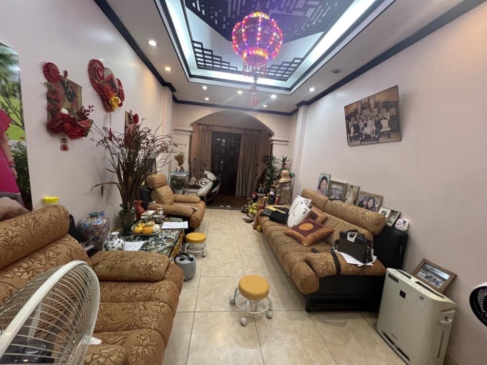 Bán nhà phố Đống Đa: 76m2, Ô tô đỗ cửa, Giá 13.5 tỷ - Mrs Vinh 0982038389