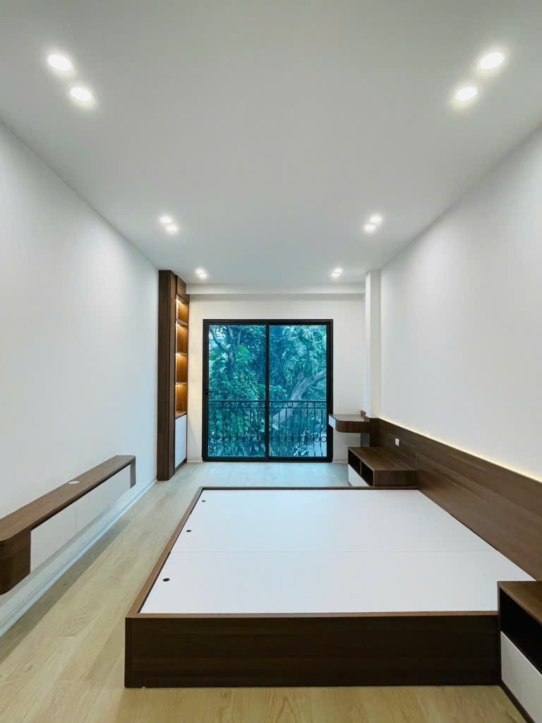 Bán nhà 7 tầng, mặt tiền, thang máy, Đặng Tiến Đông, Đống Đa - 13.8 tỷ