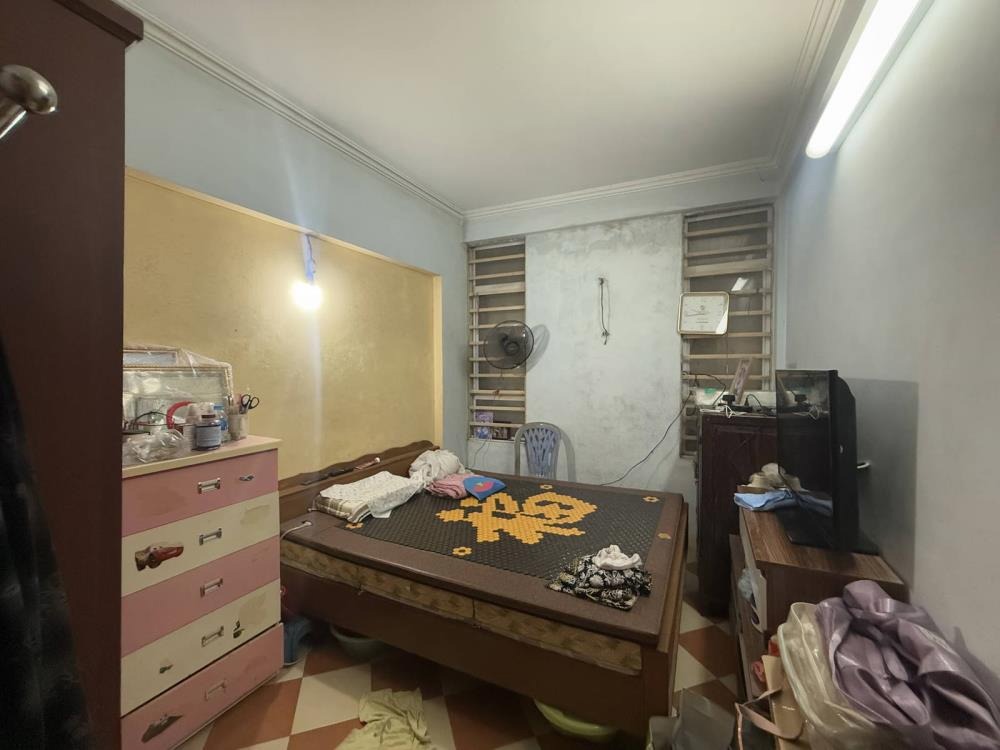 Bán nhà 4 tầng, 2 mặt thoáng, gần Giáo xứ Phùng Khoang - Vị trí đẹp, tiện ích đầy đủ