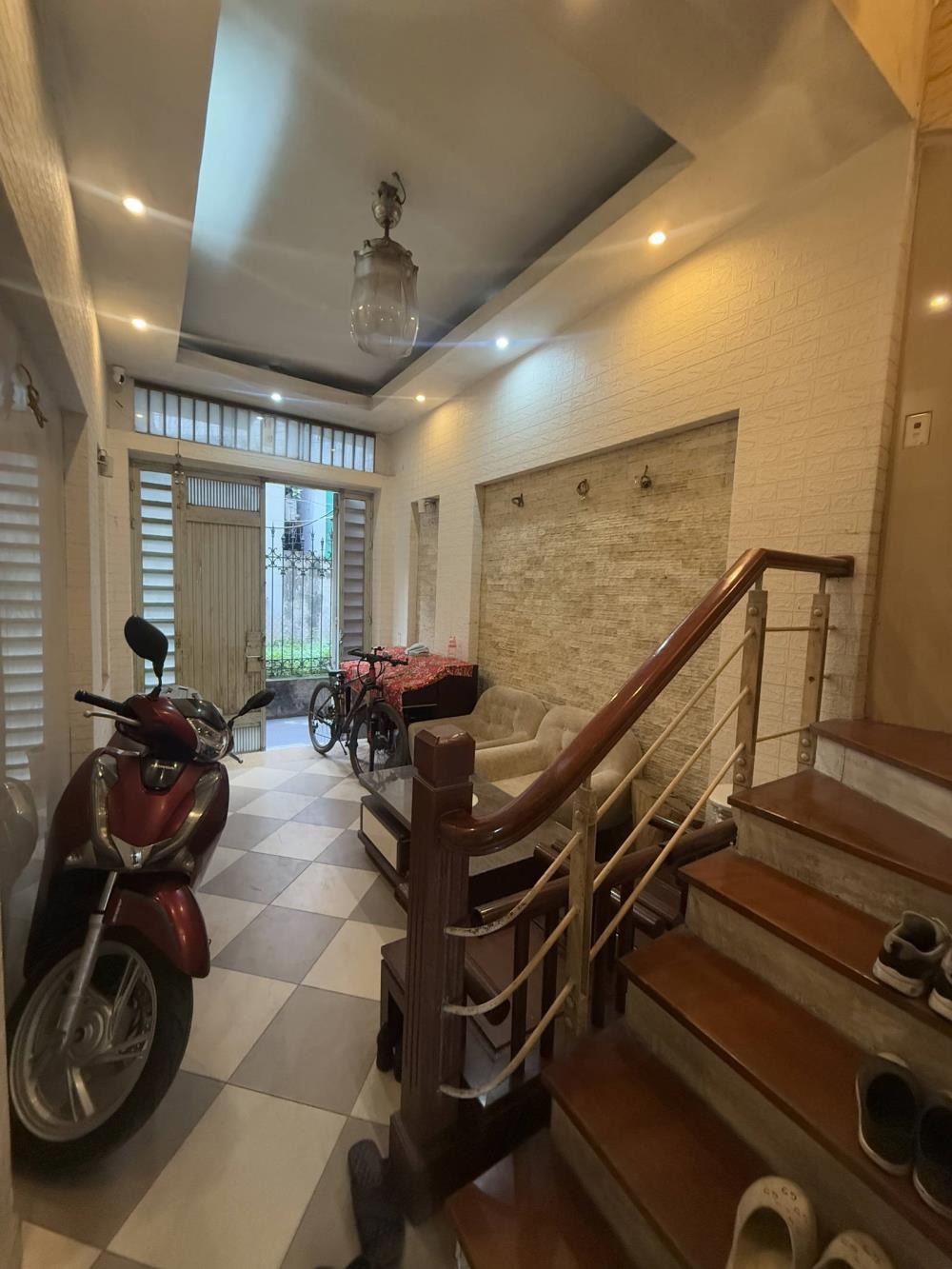 Bán nhà 4 tầng, 2 mặt thoáng, gần Giáo xứ Phùng Khoang - Vị trí đẹp, tiện ích đầy đủ