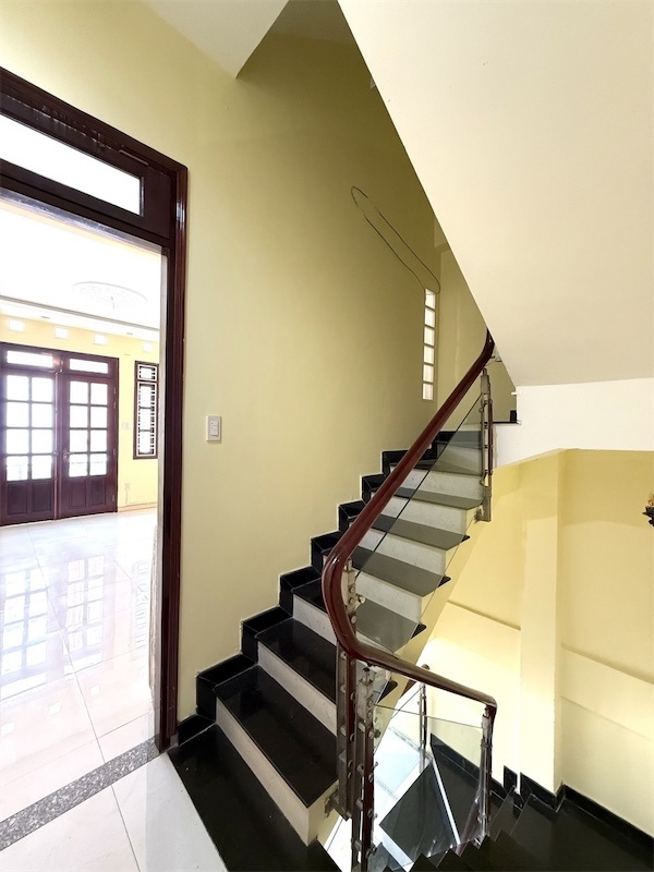 Bán nhà Tân Bình, Khu Sân Bay: 60m2, 4 Tầng, Hẻm 8m, Giá Tốt