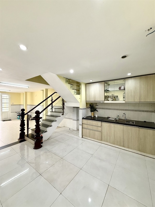 Bán nhà Tân Bình, Khu Sân Bay: 60m2, 4 Tầng, Hẻm 8m, Giá Tốt