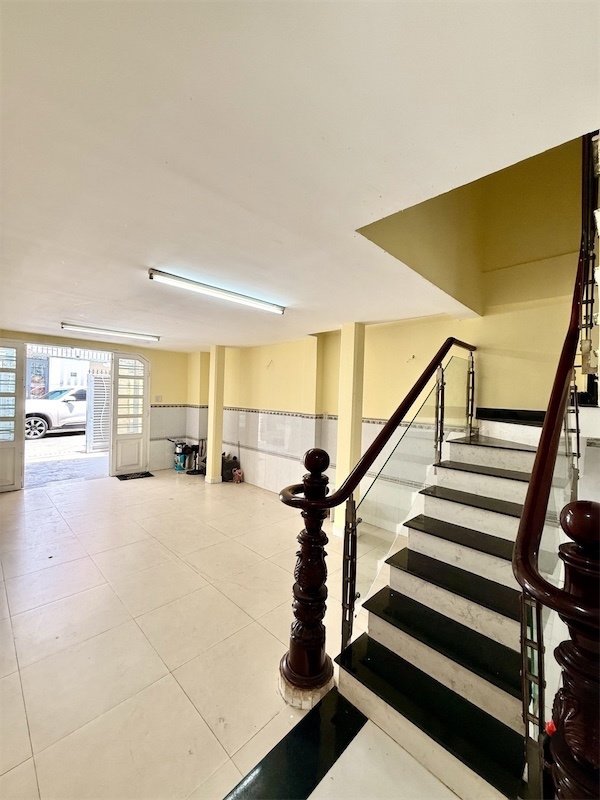 Bán nhà Tân Bình, Khu Sân Bay: 60m2, 4 Tầng, Hẻm 8m, Giá Tốt