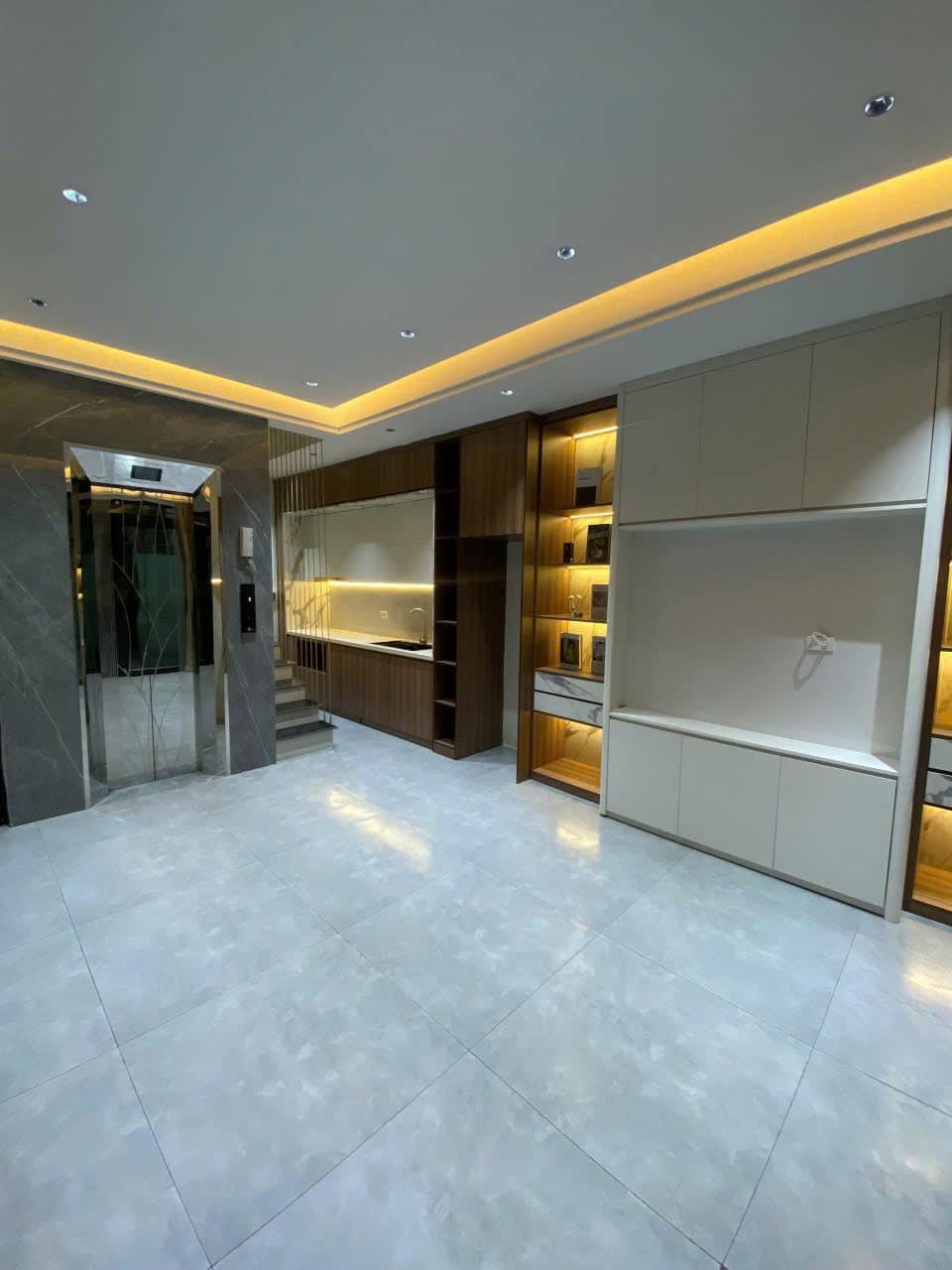 Ngô Thì Sỹ - Hà Đông: 5 Tầng, Thang Máy, Nội Thất Luxury, Ô Tô Đỗ Cửa