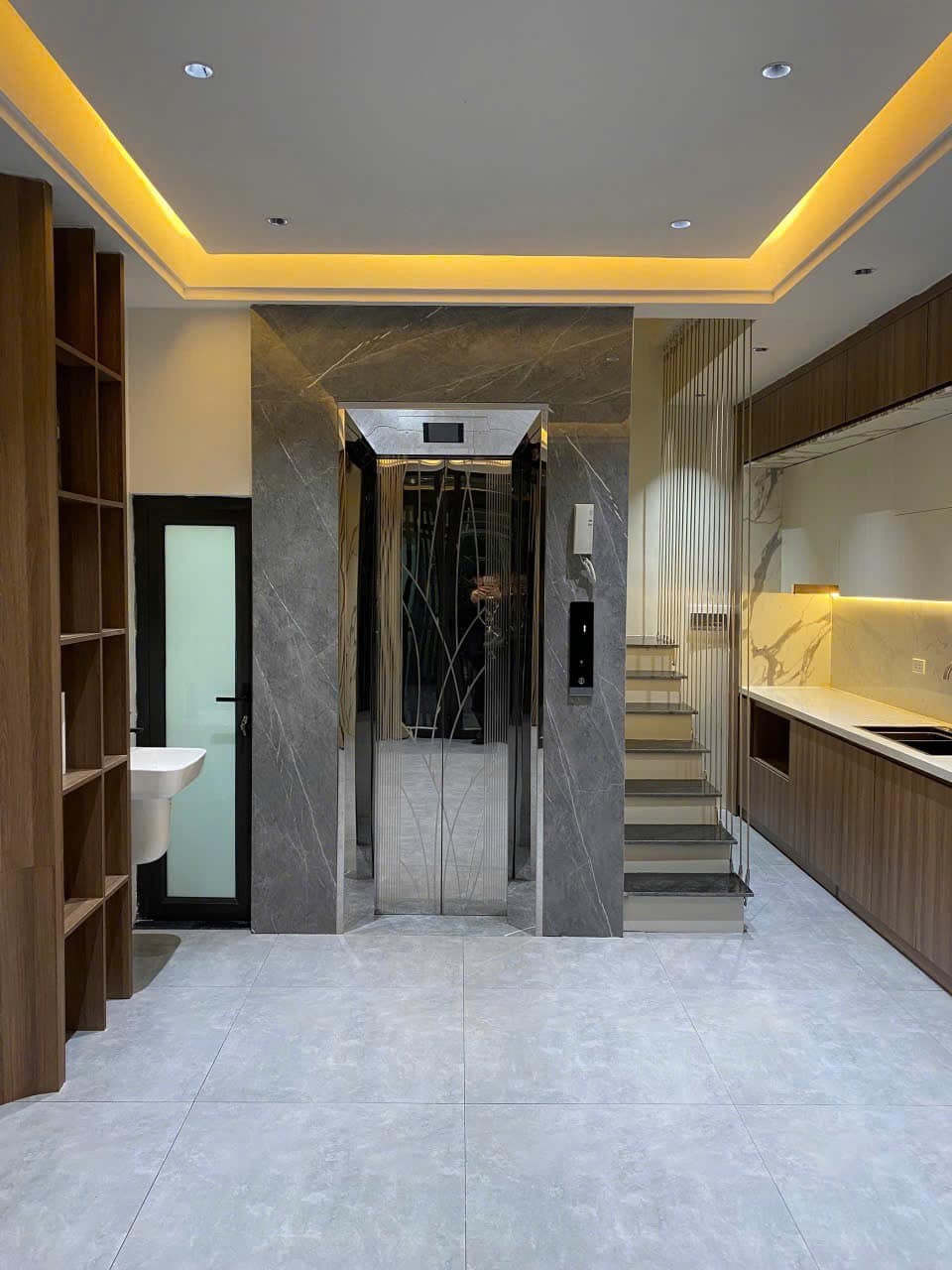 Ngô Thì Sỹ - Hà Đông: 5 Tầng, Thang Máy, Nội Thất Luxury, Ô Tô Đỗ Cửa