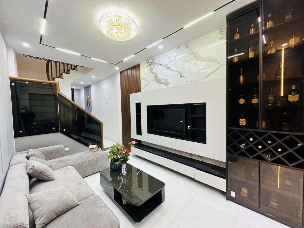 Nhà Luxury 5 Tầng, Full Nội Thất, Oto Đỗ Cửa - Giá 7.5 Tỷ