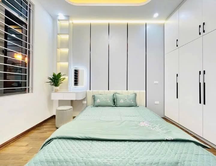 Siêu phẩm nhà đẹp Tạ Quang Bửu: 38m² x 5 tầng, thang máy, full nội thất, gần phố
