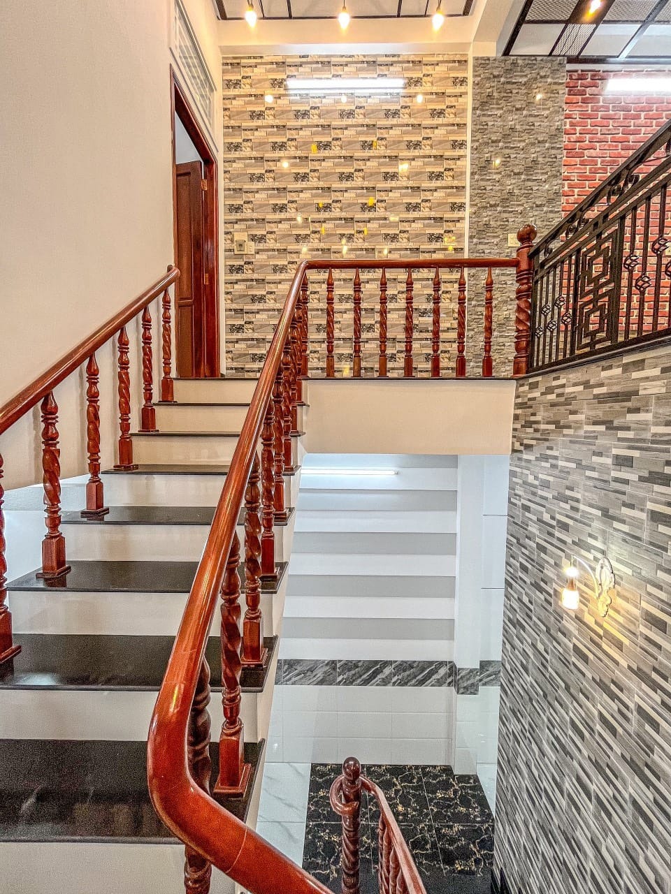 Bán nhà mặt tiền Chợ Bình Chánh: 5x20m, SHR, Kinh Doanh, Cho Thuê 15tr/th