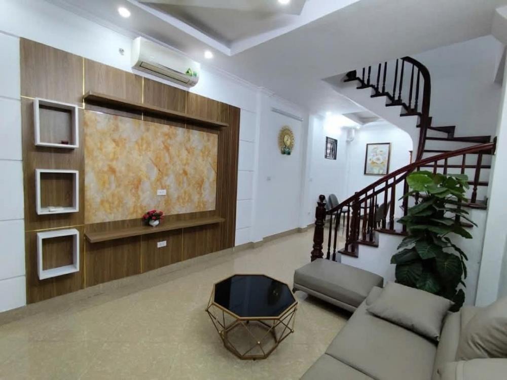 Nhà đẹp 40m², 5 tầng, thang máy, full nội thất, trung tâm Hai Bà Trưng