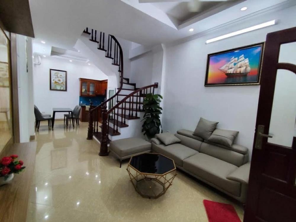 Nhà đẹp 40m², 5 tầng, thang máy, full nội thất, trung tâm Hai Bà Trưng