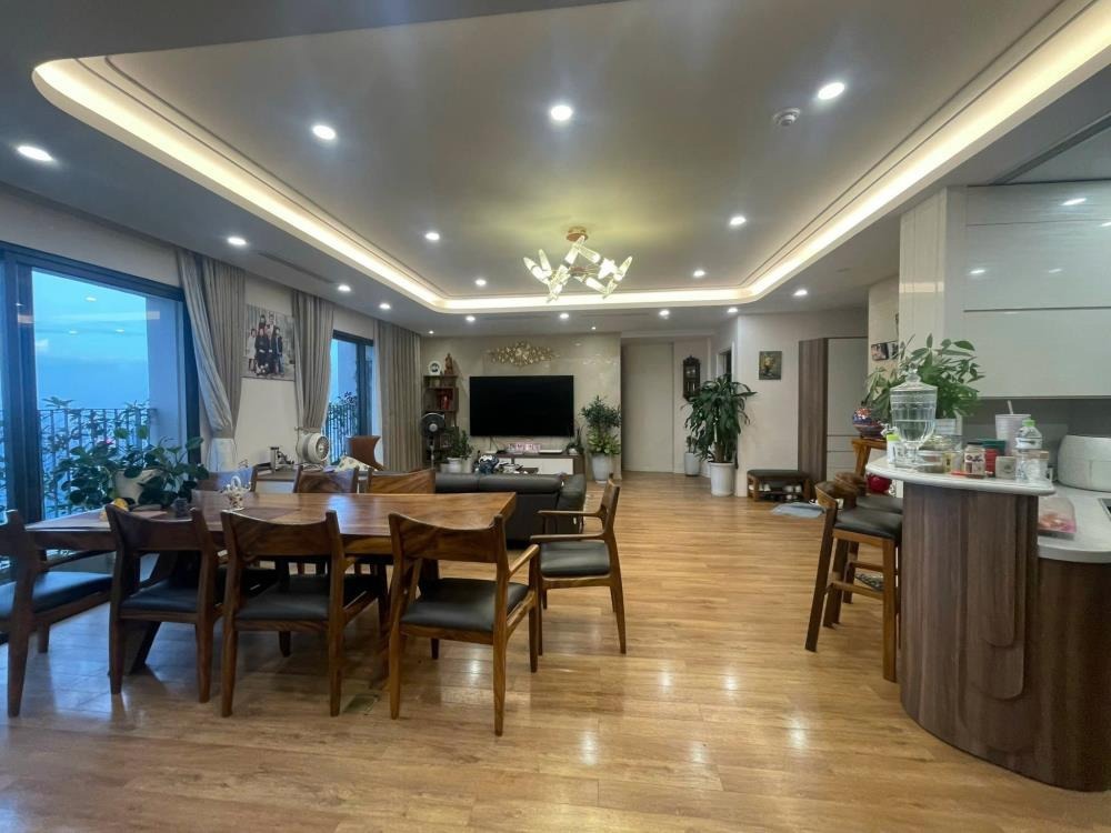 Bán Căn Hộ 182m2 Vinhomes D’Capital View Hồ - Giá Tốt