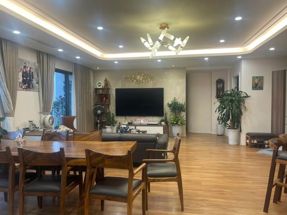 Bán Căn Hộ 182m2 Vinhomes D’Capital View Hồ - Giá Tốt