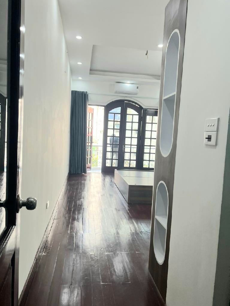 Gara Oto Kinh Doanh 6 Tầng, Thang Máy, Nội Thất Cao Cấp - Vị Trí Đắc Địa Cầu Giấy