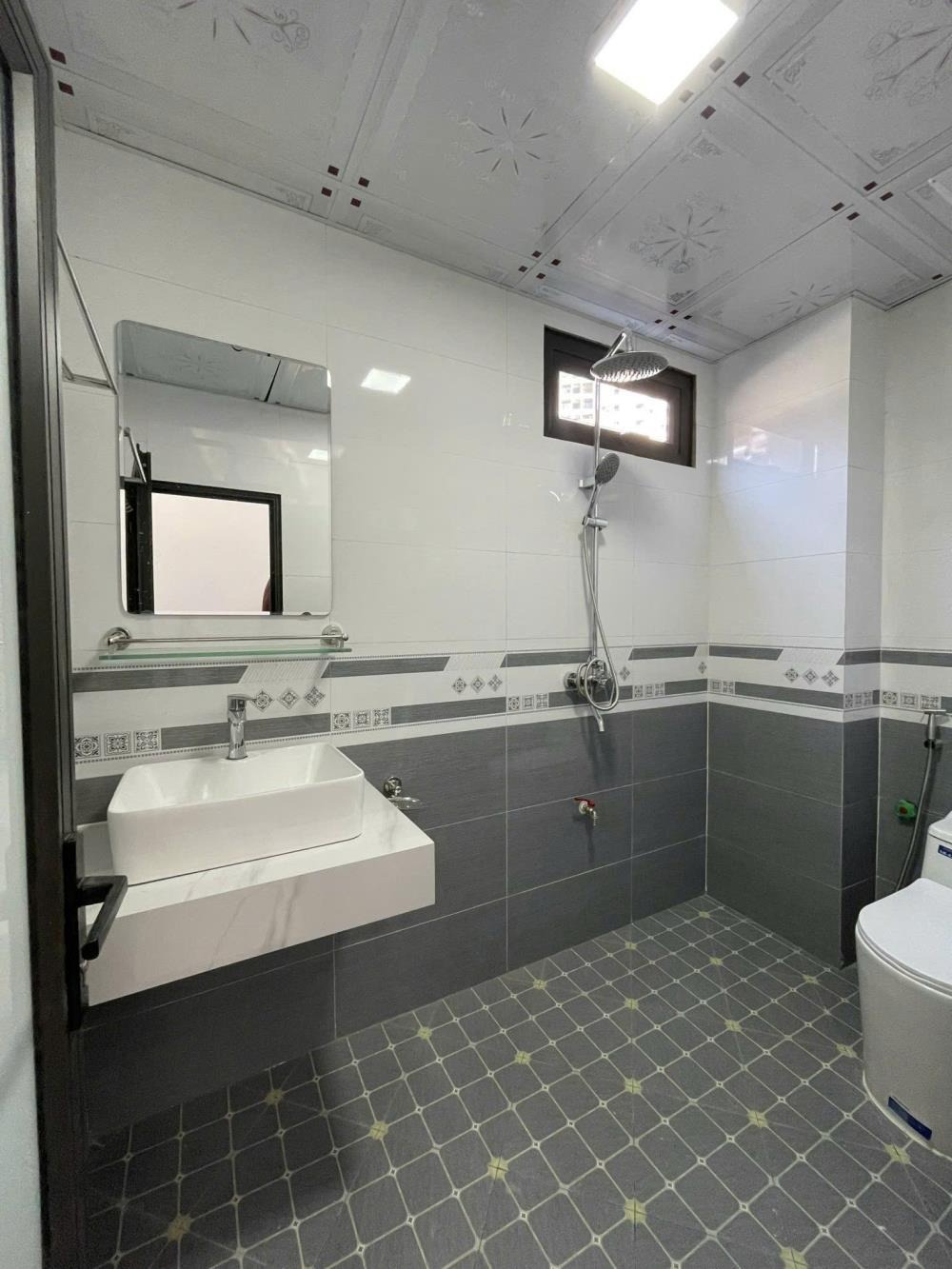 Nhà đẹp nhất Hà Đông: 32m², 5 tầng, ô tô đỗ cửa, sát mặt phố Ngô Quyền