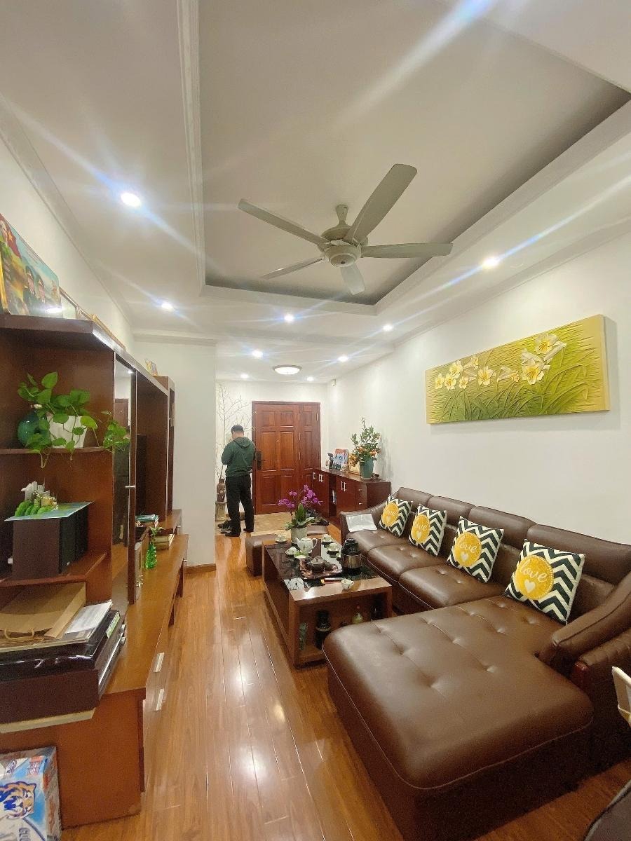 Chung Cư HH1 Yên Hòa: Căn Góc 2PN, View Hồ, Full Nội Thất - Giá 6.85 Tỷ