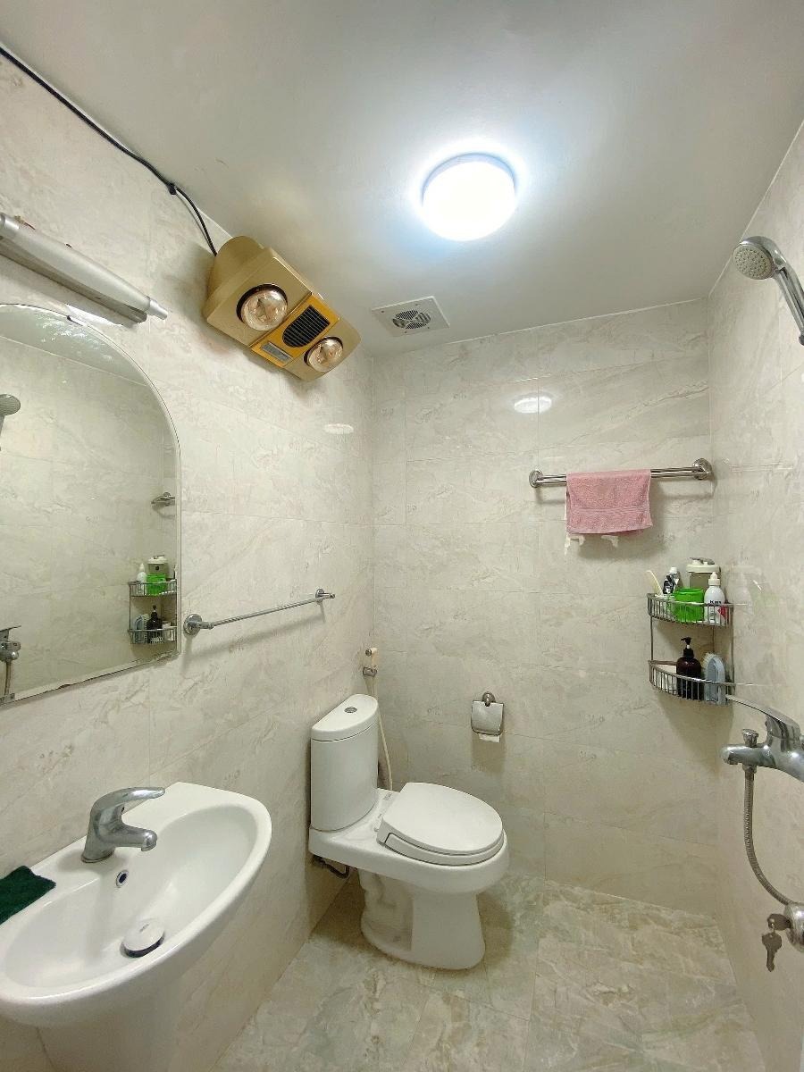 Chung Cư HH1 Yên Hòa: Căn Góc 2PN, View Hồ, Full Nội Thất - Giá 6.85 Tỷ