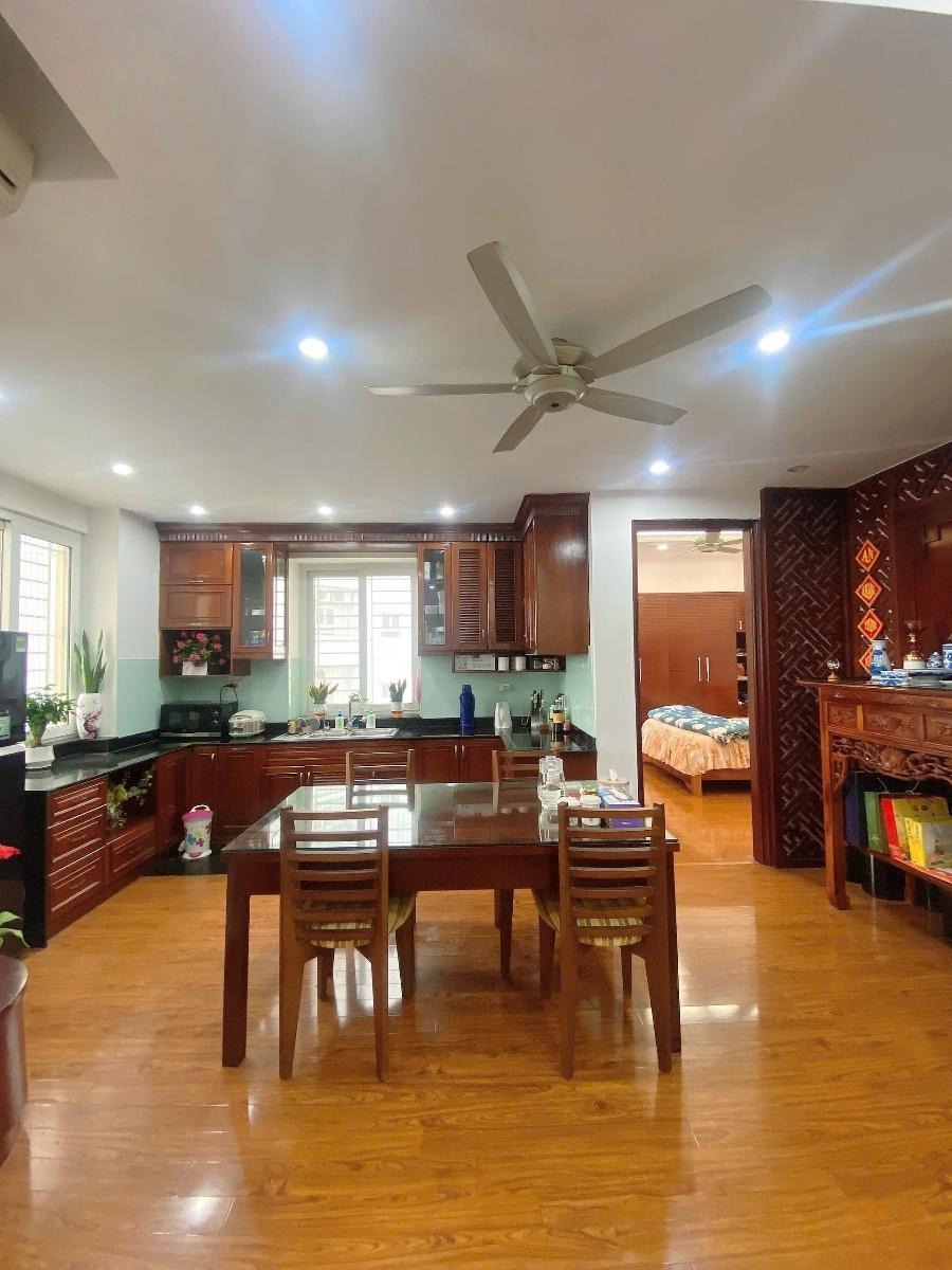 Chung Cư HH1 Yên Hòa: Căn Góc 2PN, View Hồ, Full Nội Thất - Giá 6.85 Tỷ