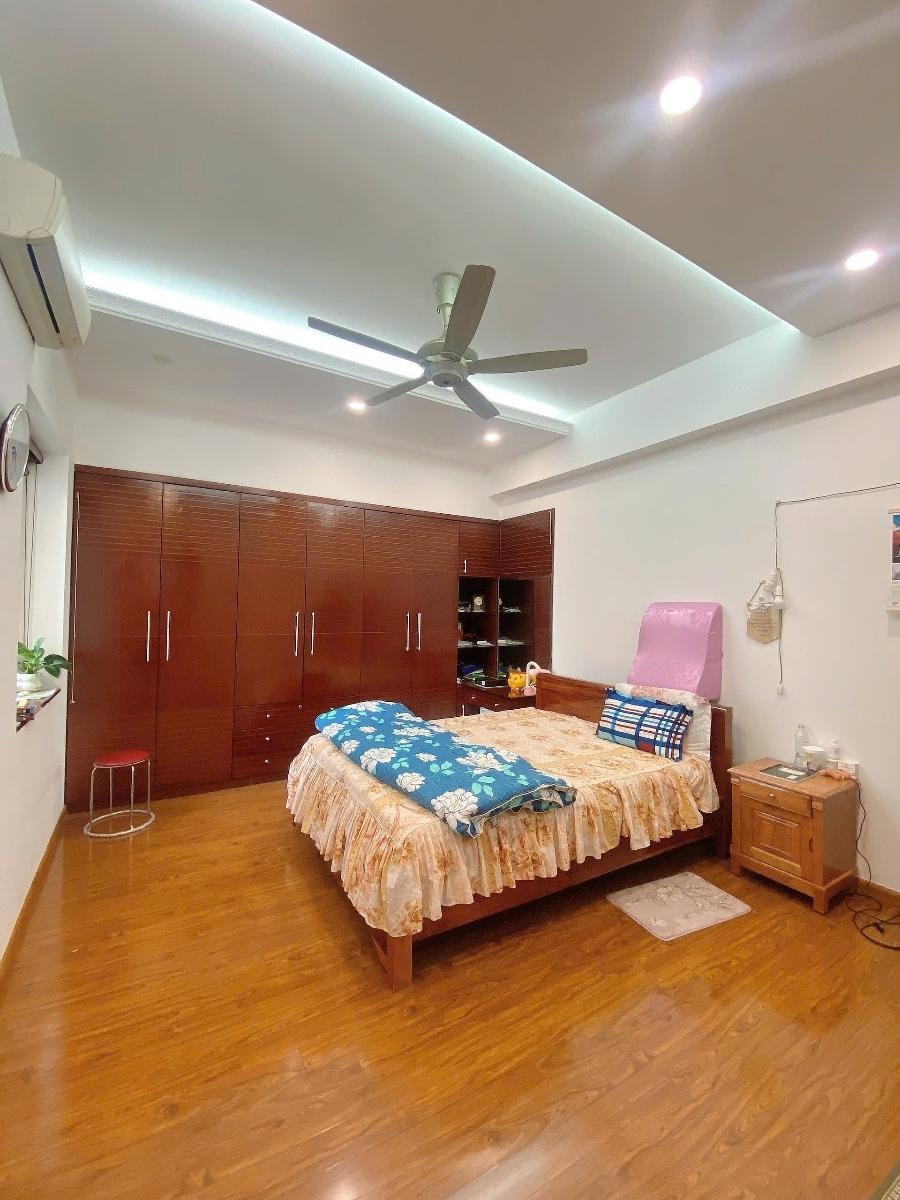 Chung Cư HH1 Yên Hòa: Căn Góc 2PN, View Hồ, Full Nội Thất - Giá 6.85 Tỷ