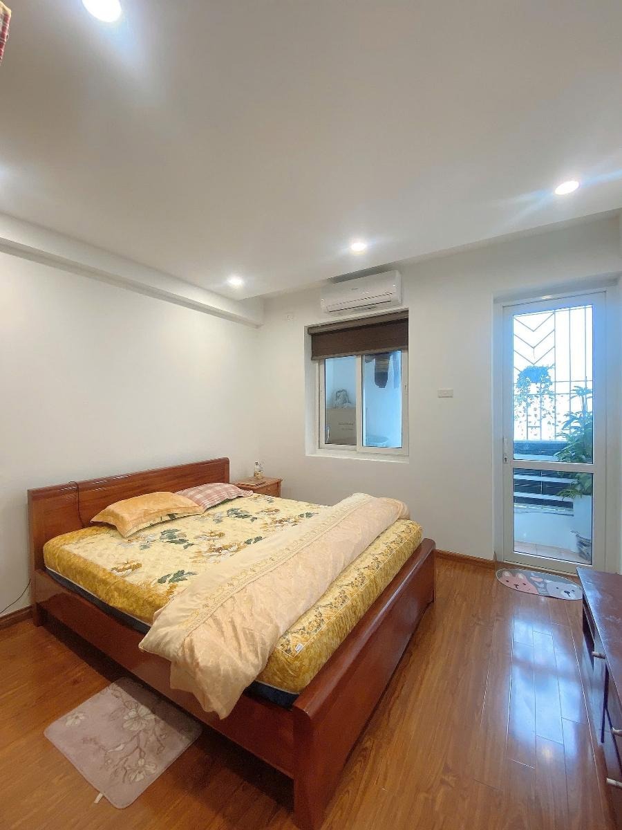Chung Cư HH1 Yên Hòa: Căn Góc 2PN, View Hồ, Full Nội Thất - Giá 6.85 Tỷ