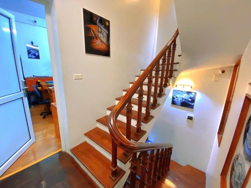 Bán nhà riêng Cầu Giấy, 5 tầng, ô tô vào nhà, giá 17 tỷ