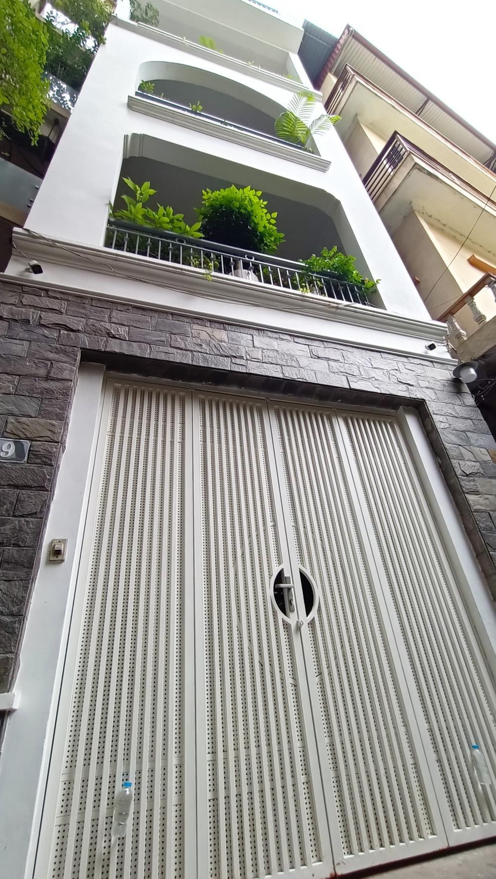 Bán nhà Hoàng Quốc Việt - 88m2, 5 tầng, Giá 30 tỷ (TL)