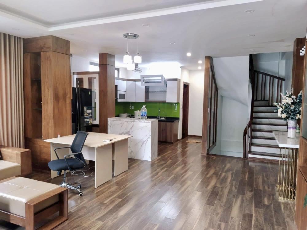 Bán nhà phân lô Hoàng Quốc Việt, Cầu Giấy - 45m², 5 tầng, Ô tô tránh nhau - Giá 18 tỷ