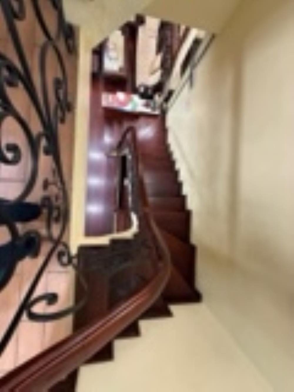 Bán nhà phân lô Trần Quốc Hoàn, Cầu Giấy: 55m2, 5 tầng, MT 9.7m, KD sầm uất