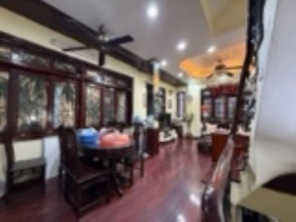 Bán nhà phân lô Trần Quốc Hoàn, Cầu Giấy: 55m2, 5 tầng, MT 9.7m, KD sầm uất