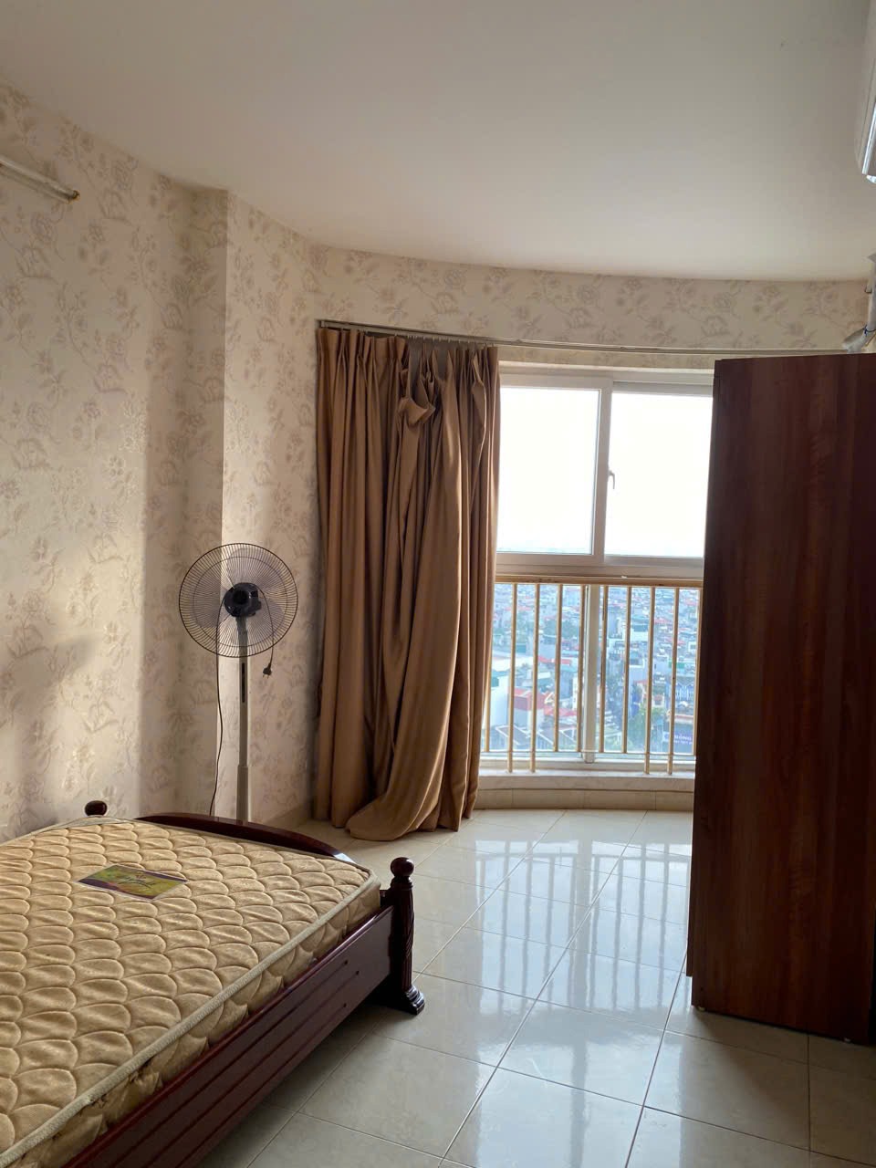 Cho thuê căn hộ chung cư Cảnh Sát 113 Trung Kính - 3PN, 130m2 - Giá 13 triệu