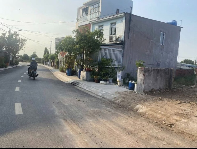 Bán Lô Đất 2 Mặt Tiền Tân Hiệp - Full Thổ, Vị Trí Đắc Địa
