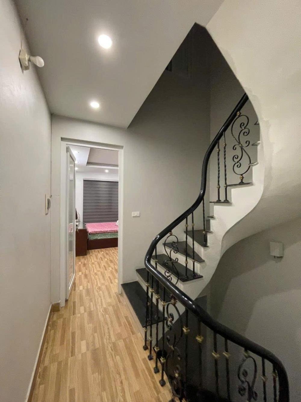 Bán nhà Tây Hồ - 50m2 - 10.9 tỷ - Gần Hồ Tây, Ô Tô Đỗ