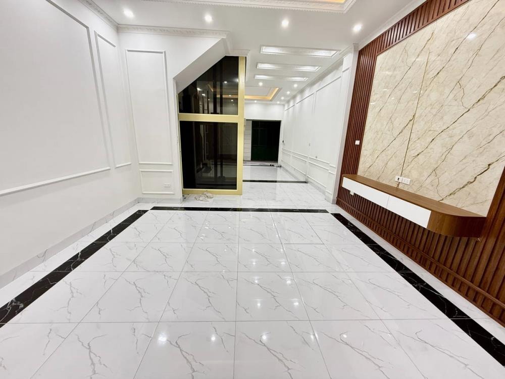 Bán Nhà Phân Lô Lê Trọng Tấn: 65m², 5 Tầng, Mặt Tiền 5m, Oto Vào Nhà